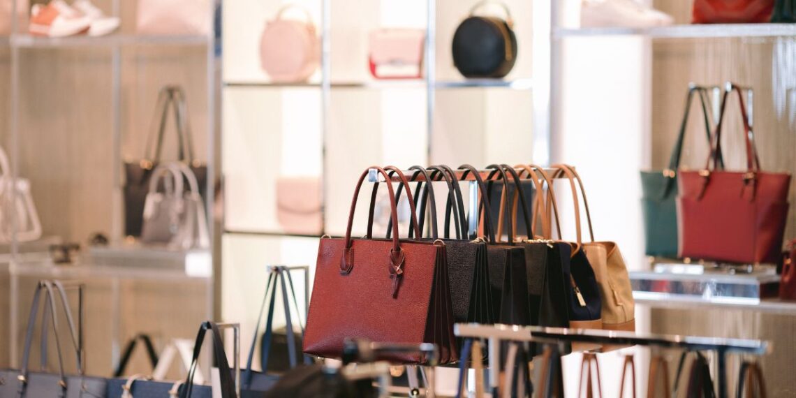 Comment trouver un revendeur de sacs à mains pour sa boutique en ligne : guide pratique